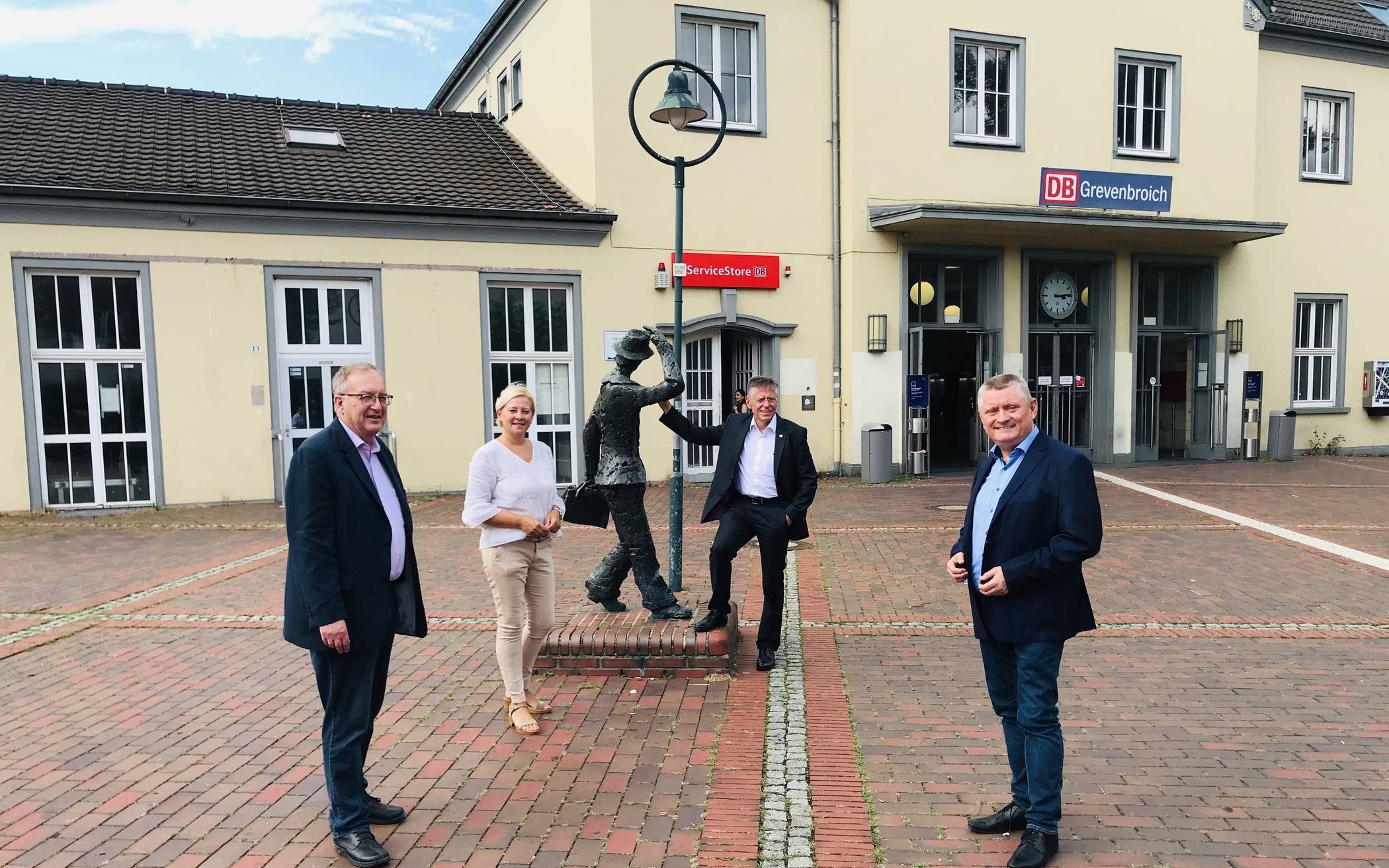  Die CDU am Bahnhof: Michael Heesch, Heike Troles, Hans-Jürgen Petrauschke und Hermann Gröhe. 