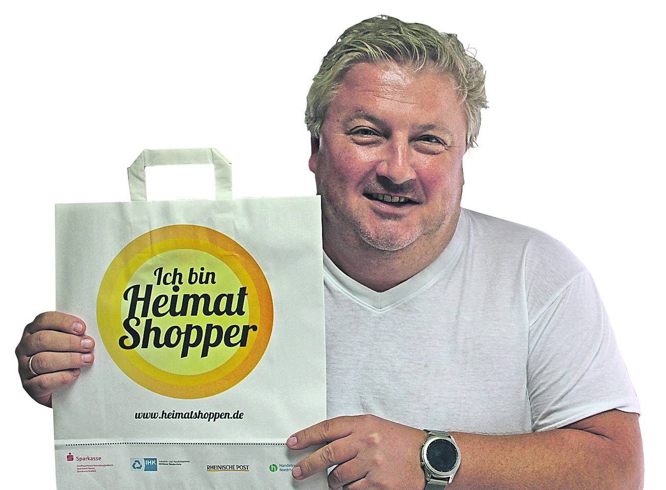 Peter Sonnet vom „Runden Tisch“ des Jüchener Handels und Gewerbes wirbt für den „Heimat-Shoppen“-Tag am 12. September.  