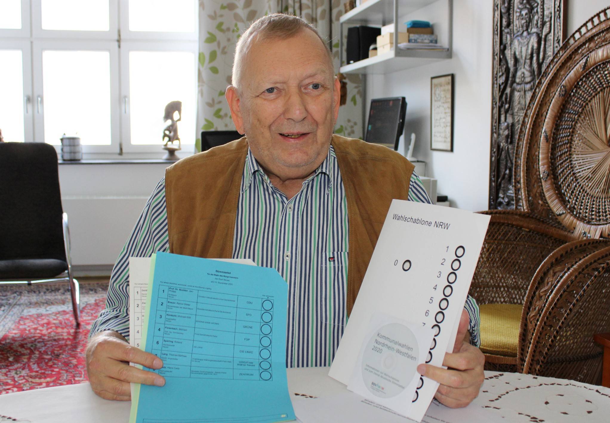  Ernst Balsmeier vom SBV für den Rhein-Kreis präsentiert die Hilfe zur Selbsthilfe.  