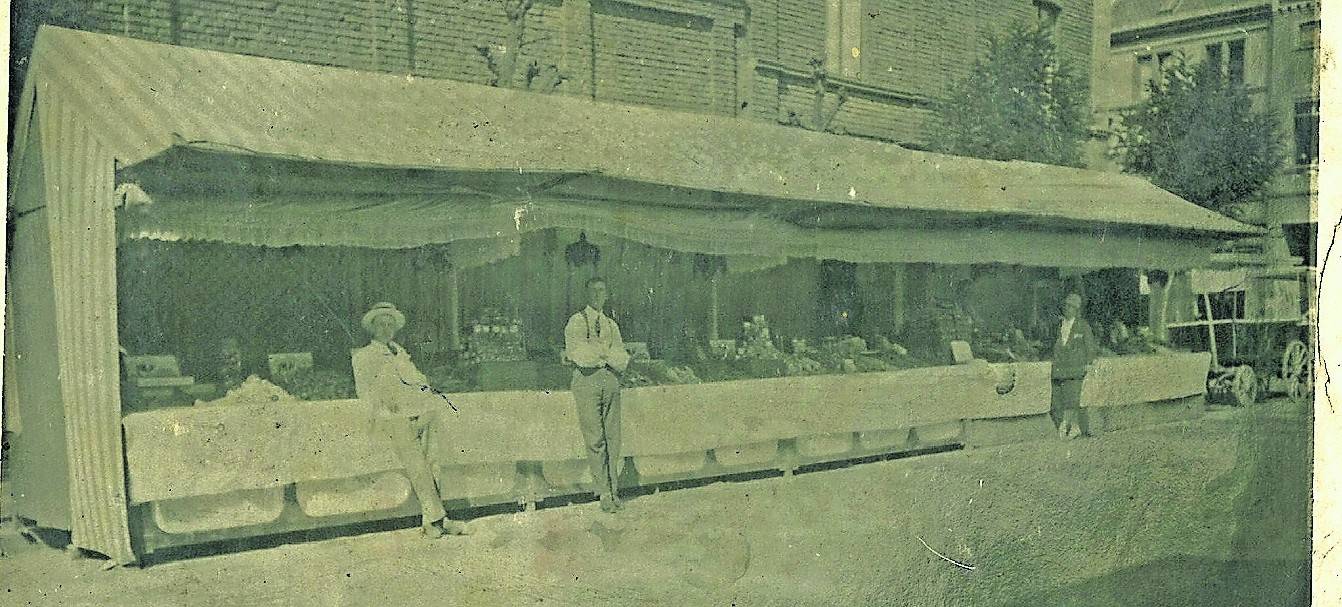  Das Foto der „Moppenbude“ stammt aus der Zeit um 1900 und wurde von Familie Deden zur Verfügung gestellt. 
