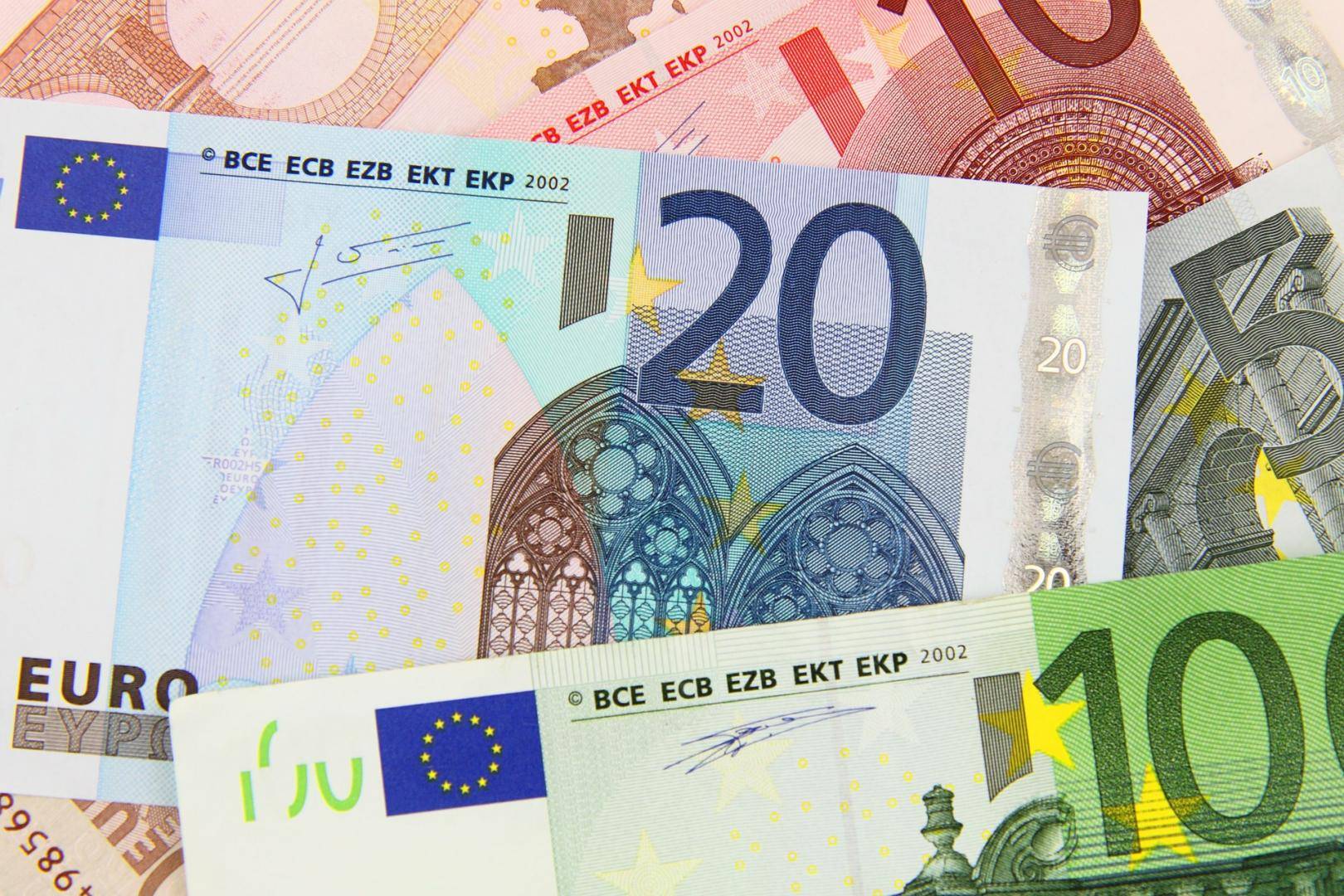  Kreditvergleich hilft Geld sparen. 