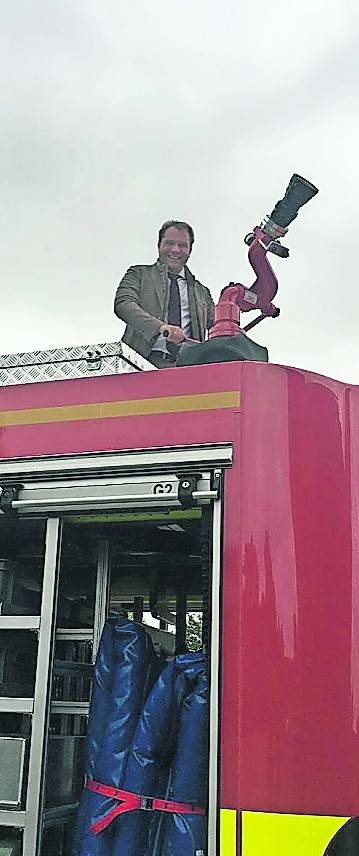     Martin Mertens am Wasserwerfer. 