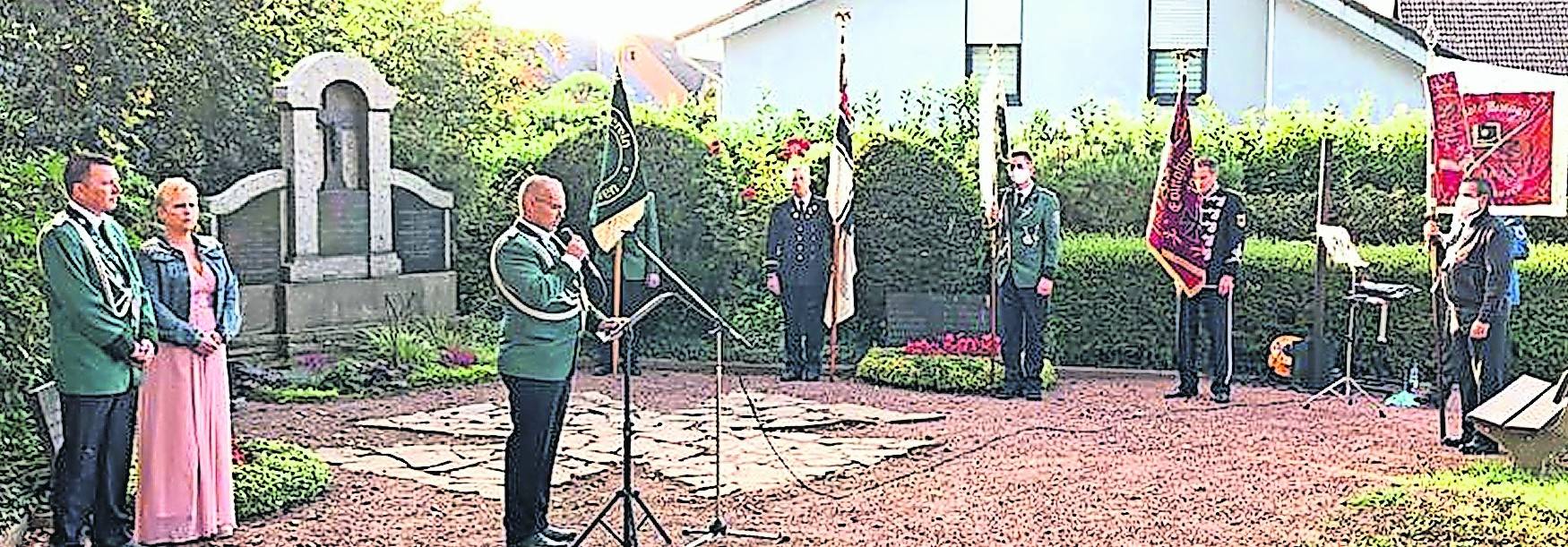  Präsident Thomas Hohenberg fand die richtigen Worte, um an die Verstorbenen des Vereins und den Opfern der Pandemie zu gedenken. Gleichzeitig nutzte er den Augenblick, mahnende Worte an die Kameraden zu richten.