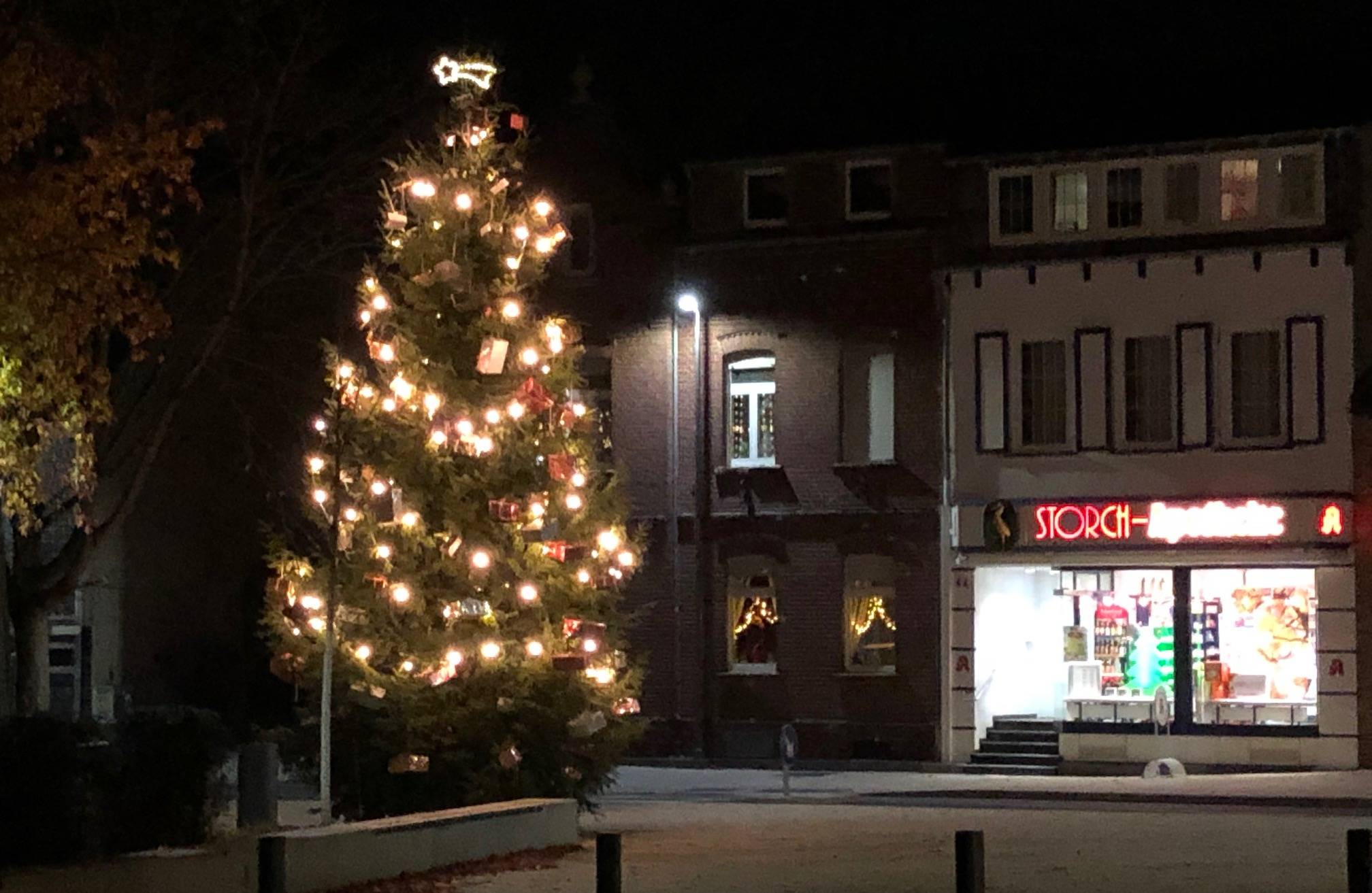  Der Adenauerplatz wird auch ohne Lichterfest in weihnachtlichem Glanz erstrahlen. 