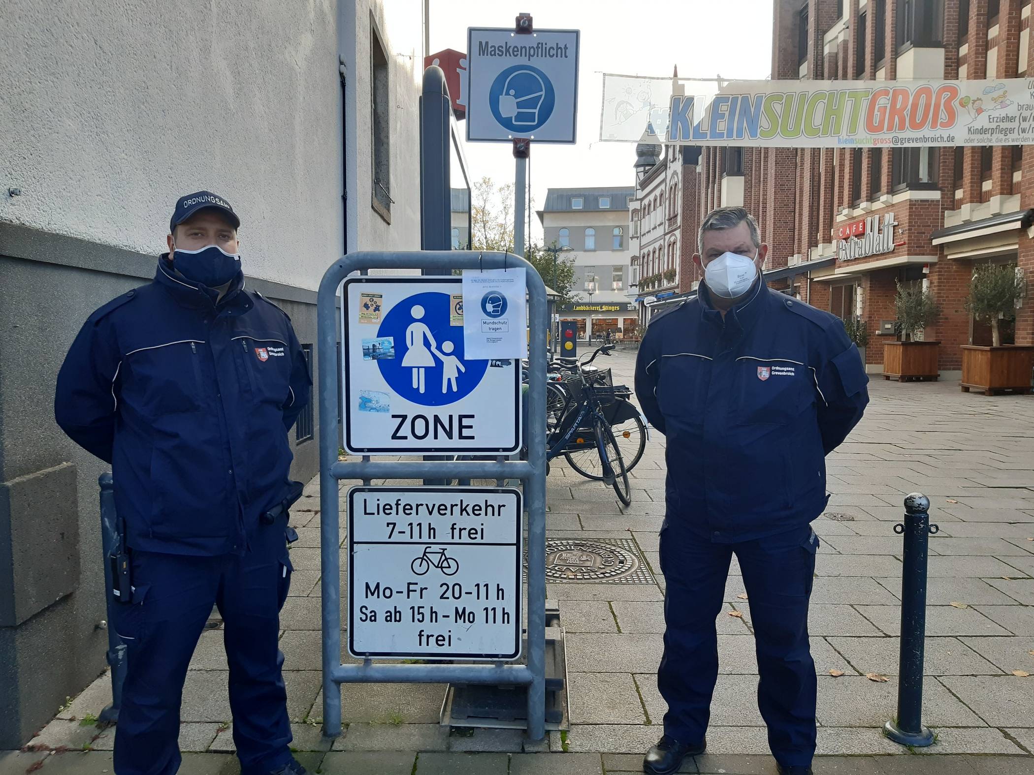 Auf die Maskenpflicht wird mit Schildern an den entsprechenden Stellen hingewiesen. Das Ordnungsamt wird jetzt vermehrt Kontrollen durchführen. 