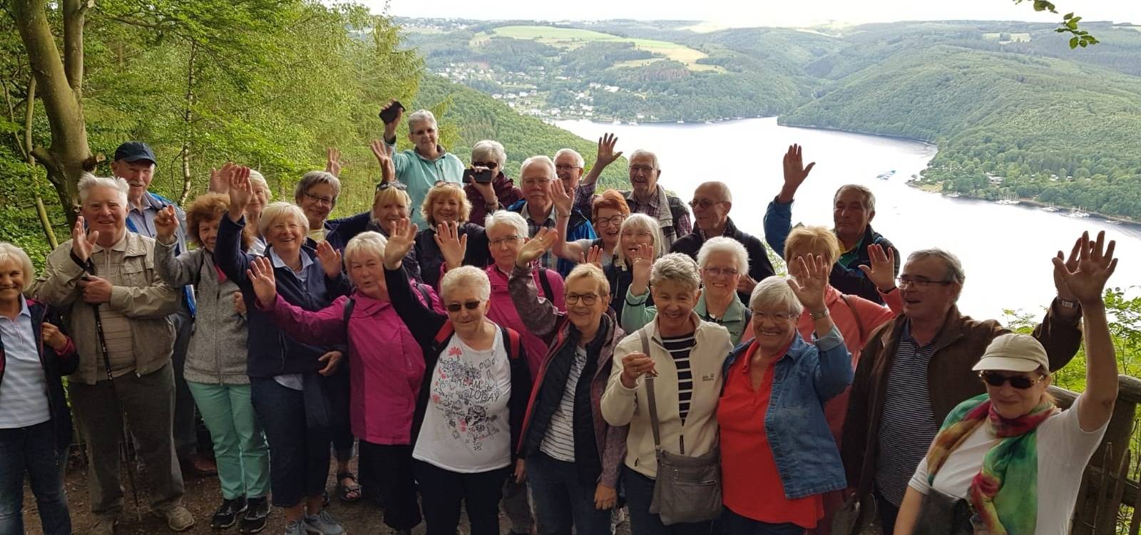  Die Wandergruppe des Netzwerks 55 plus Jüchen im vergangenen Jahr beim Ausflug in Heimbach. 