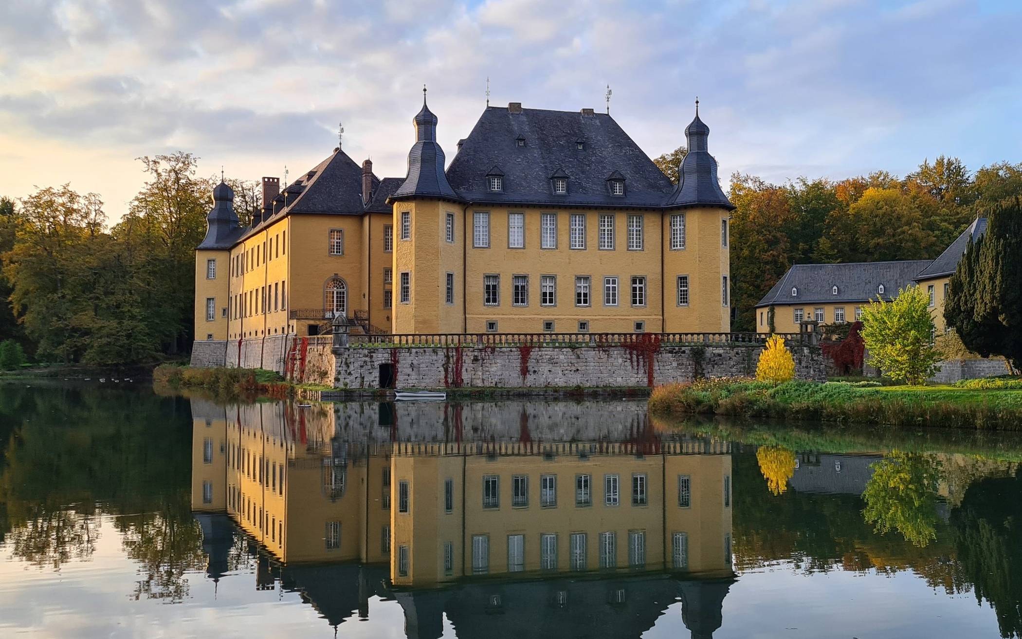  Die Kulisse des Schloss Dyck ist für viele Veranstaltungen bekannt. Corona zum Trotz wird positiv voraus geschaut und am Veranstaltungsplan für das kommende Jahr gearbeitet. 