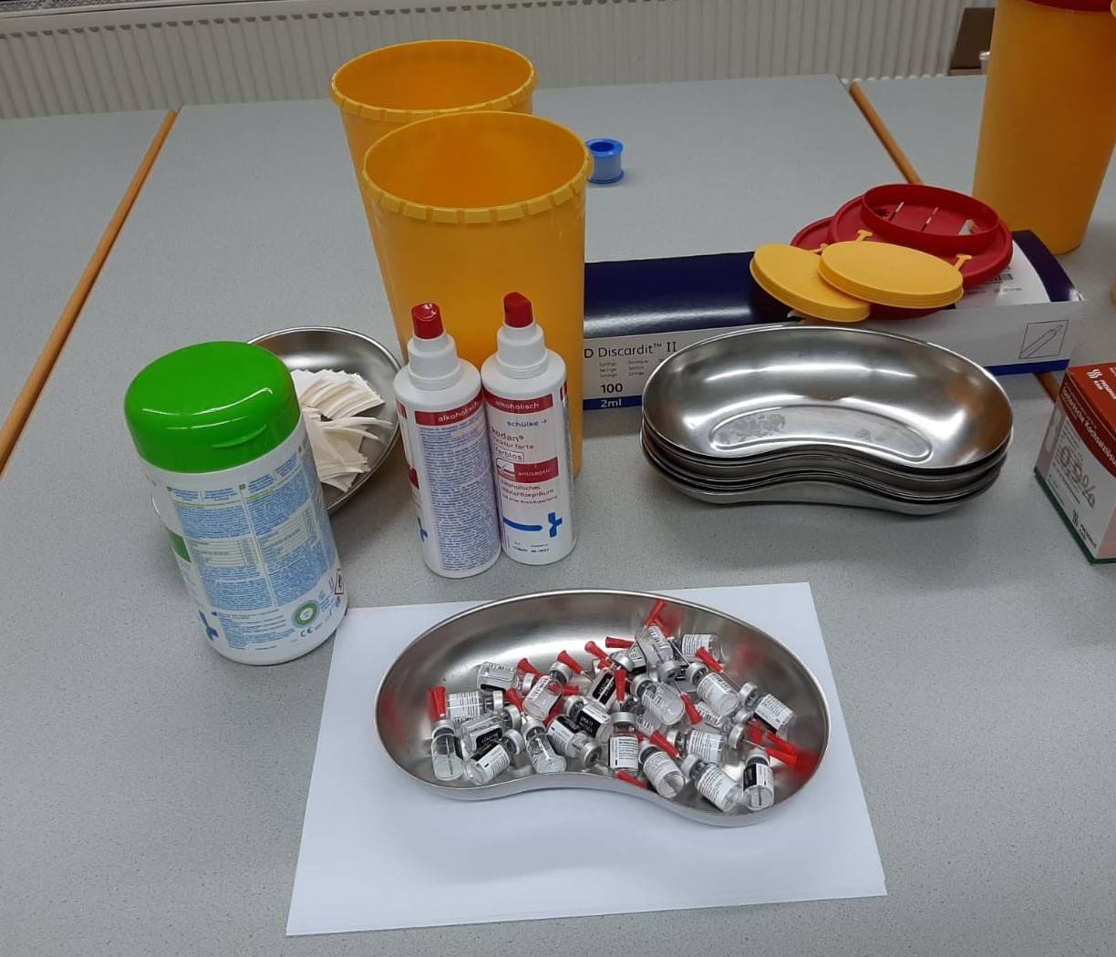  Der herbeigesehnte Impfstoff ist der erste Schritt raus aus der Pandemie. 