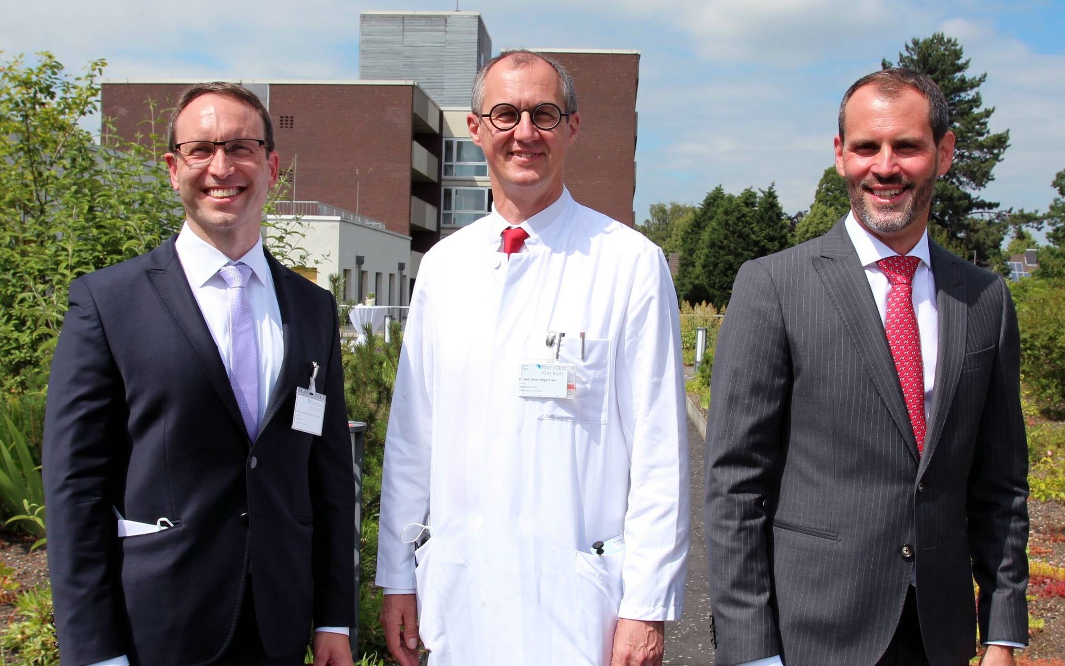  Dr. Sebastian Weiterer, Dr. Oliver Franz und Dr. Nicholas Bohnert sind heute als neue Chefärzte im Grevenbroicher „St. Elisabeth“ begrüßt worden (von links nach rechts). 