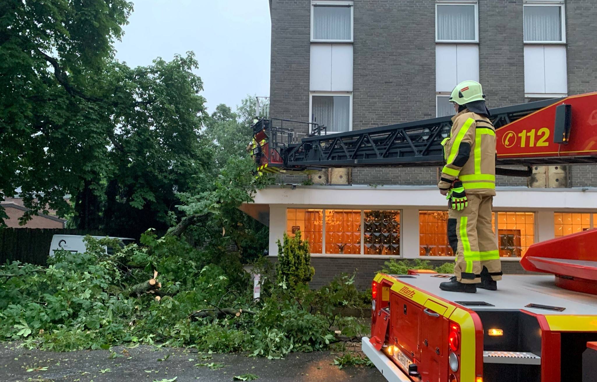  Das „Hotel Stadt Grevenbroich“ wurde von dem Baum hart getroffen. 